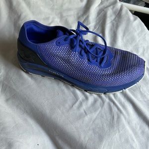 Men’s running shoes